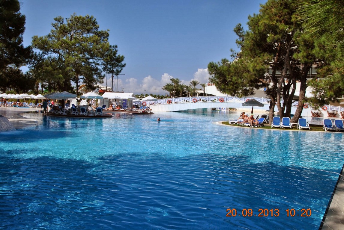 imagini hotel TITANIC LARA